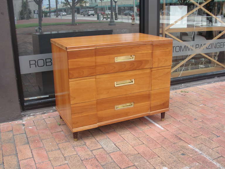 Pair of John Widdicomb Chest of Drawers In Excellent Condition In East Hampton, NY