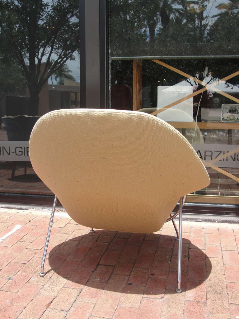 Saarinen Womb Chair and Ottoman by Knoll 2