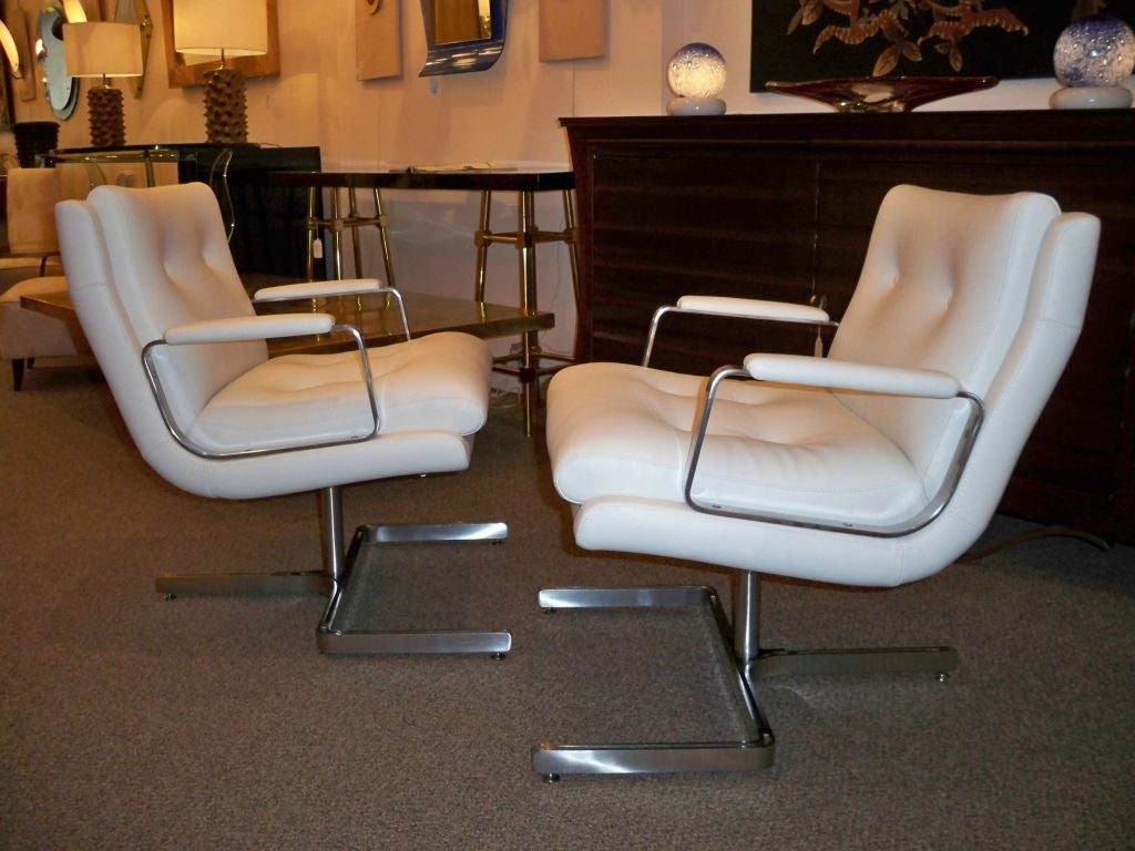 Late 20th Century Raphael Pair of Mid-Century Modernist Club Chairs, France, circa 1970 For Sale