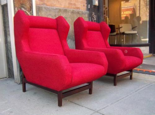 Italian A Pair of Mid Century Club Chairs in the style of Nino Zoncada