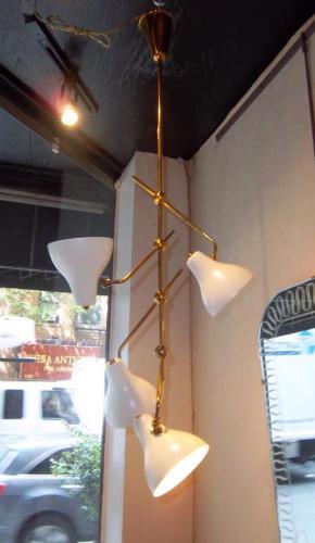 Mid-Century Modern Four-Light Brass and Enameled Chandelier attributed to Gino Sarfatti For Sale