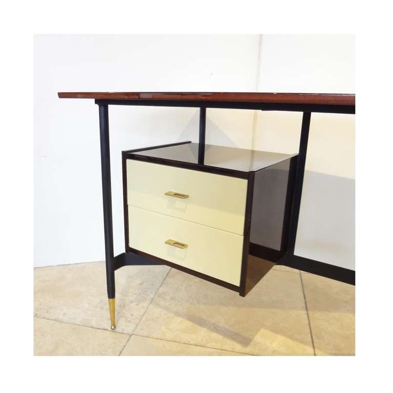 Italian Mid-Century Modern Writing Desk in Mahogany and Steel, Italy, circa 1955 For Sale