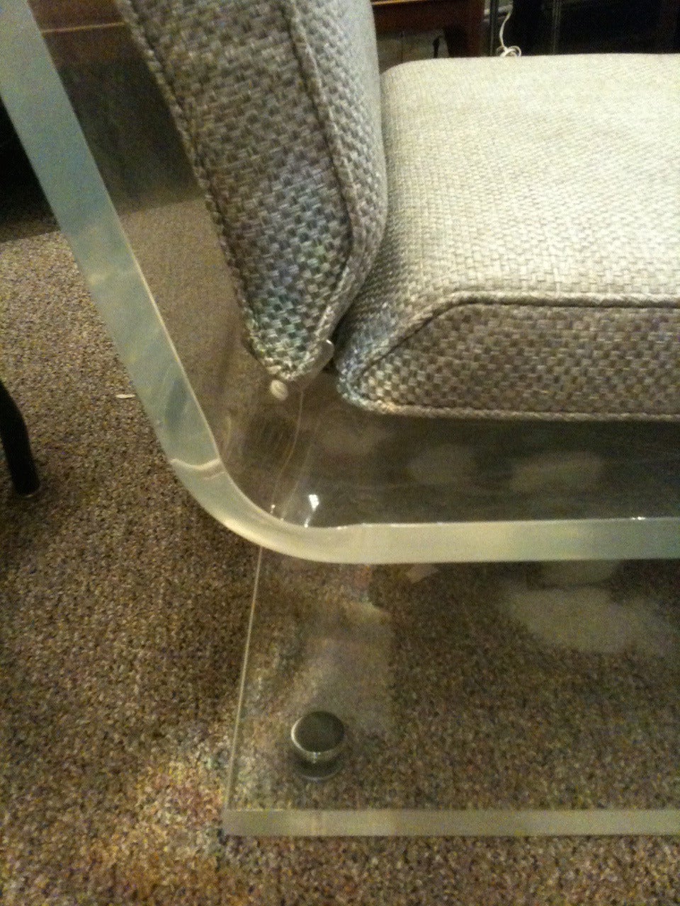 Pair of Low Modernist Lucite Slipper Chairs In Excellent Condition In New York, NY