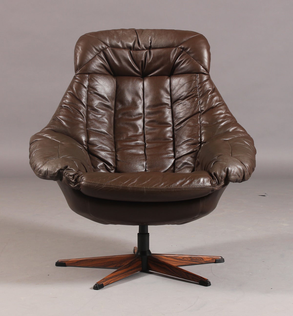 Faux Bois Pair of Danish 1960s Brown Leather Swivel Chairs by H.W. Klein