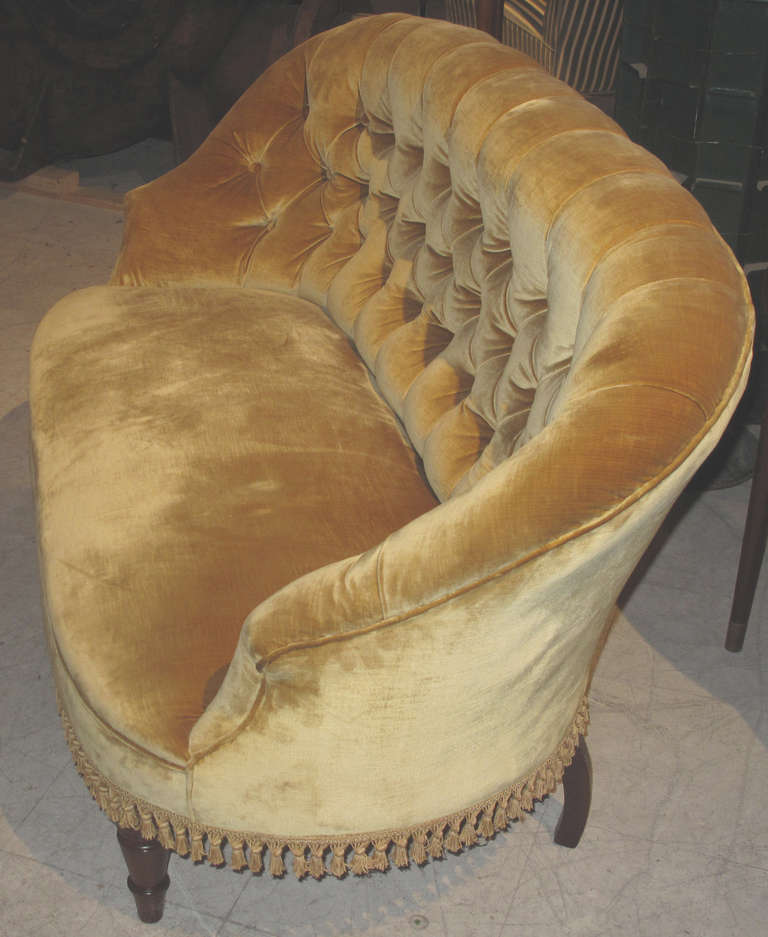 victorian style loveseat