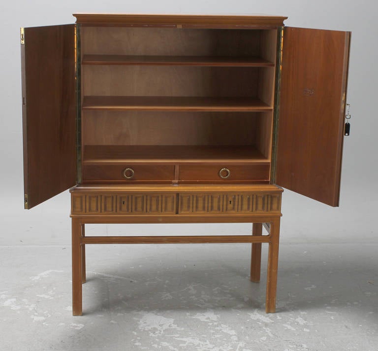 Fine Swedish Carved Art Deco Cabinet by Eugen Hoglund In Good Condition In Hudson, NY