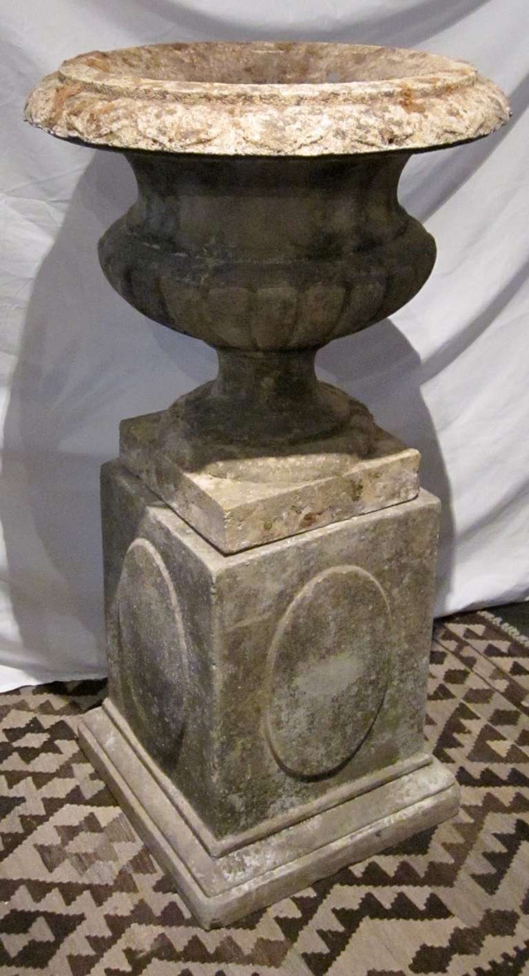 Composition stone urn on plinth
Urn 28