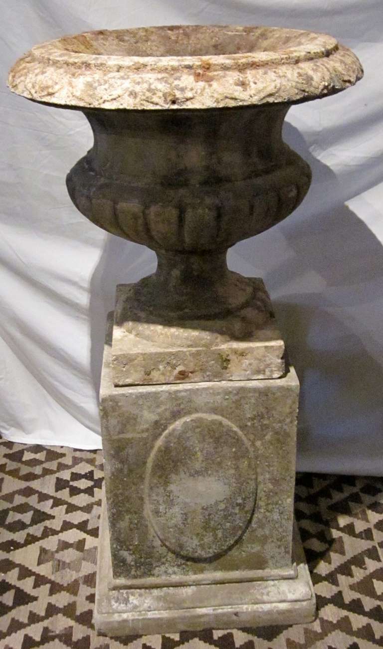 1920's English Stone Urn on Plinth In Good Condition In New York, NY