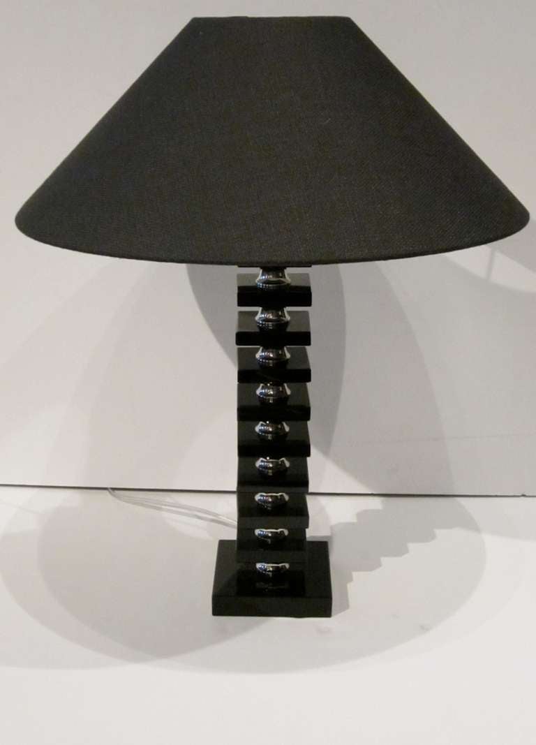 Belge Paire de lampes de table contemporaines en bakélite en vente