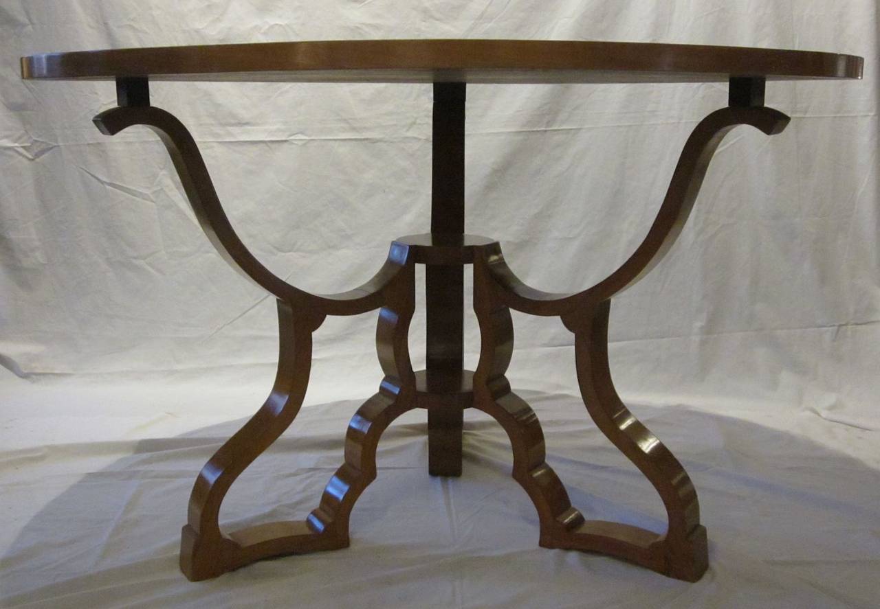 Mid-20th Century Mid-Century Round Dining or Centre Hall Maple Table, Italy, 1940s