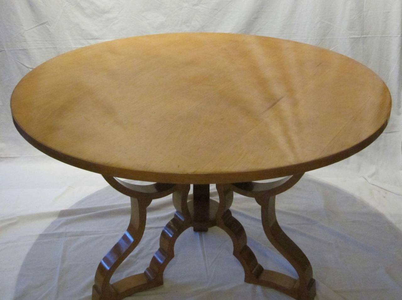 Mid-Century Round Dining or Centre Hall Maple Table, Italy, 1940s 1