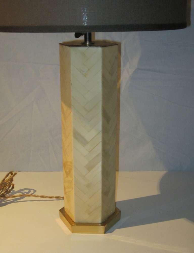 1970s Italian Faux Bone Table Lamp In Excellent Condition For Sale In New York, NY