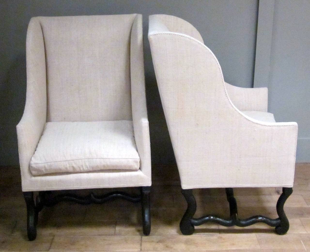 18th century French pair of recently reupholstered Os d'Mouton club chairs.
Vintage Belgian linen fabric. Ebony carved legs. Separate seat cushions.
Deep comfortable seats. High backs.