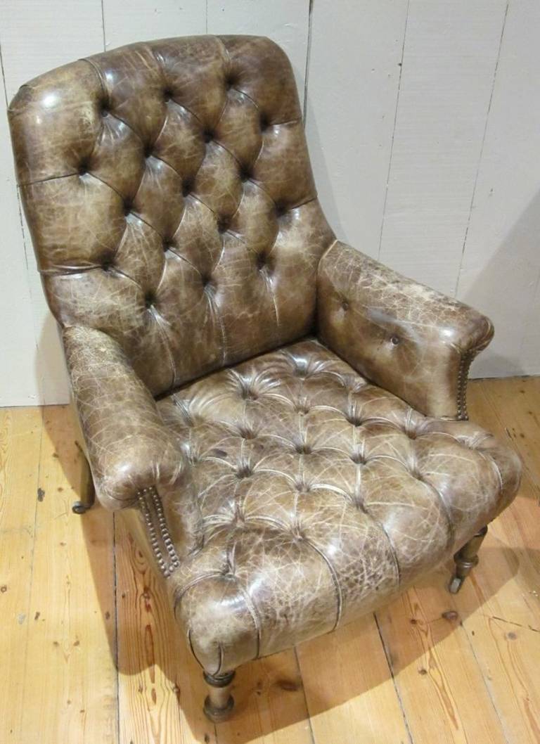Tufted Leather Pair of Club Chairs, England, 1850c In Excellent Condition In New York, NY