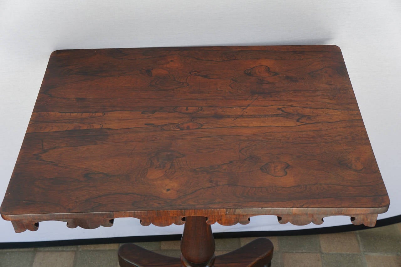 English Early Victorian Rosewood Occasional Table In Good Condition In Hudson, NY