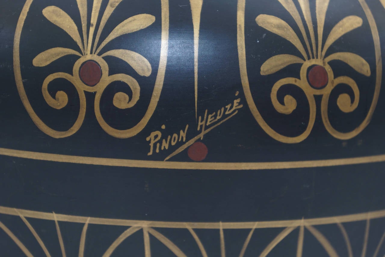 19e s. Garnitures en terre cuite vernissée et peinte dans le goût du Revive égyptien Bon état - En vente à Hudson, NY