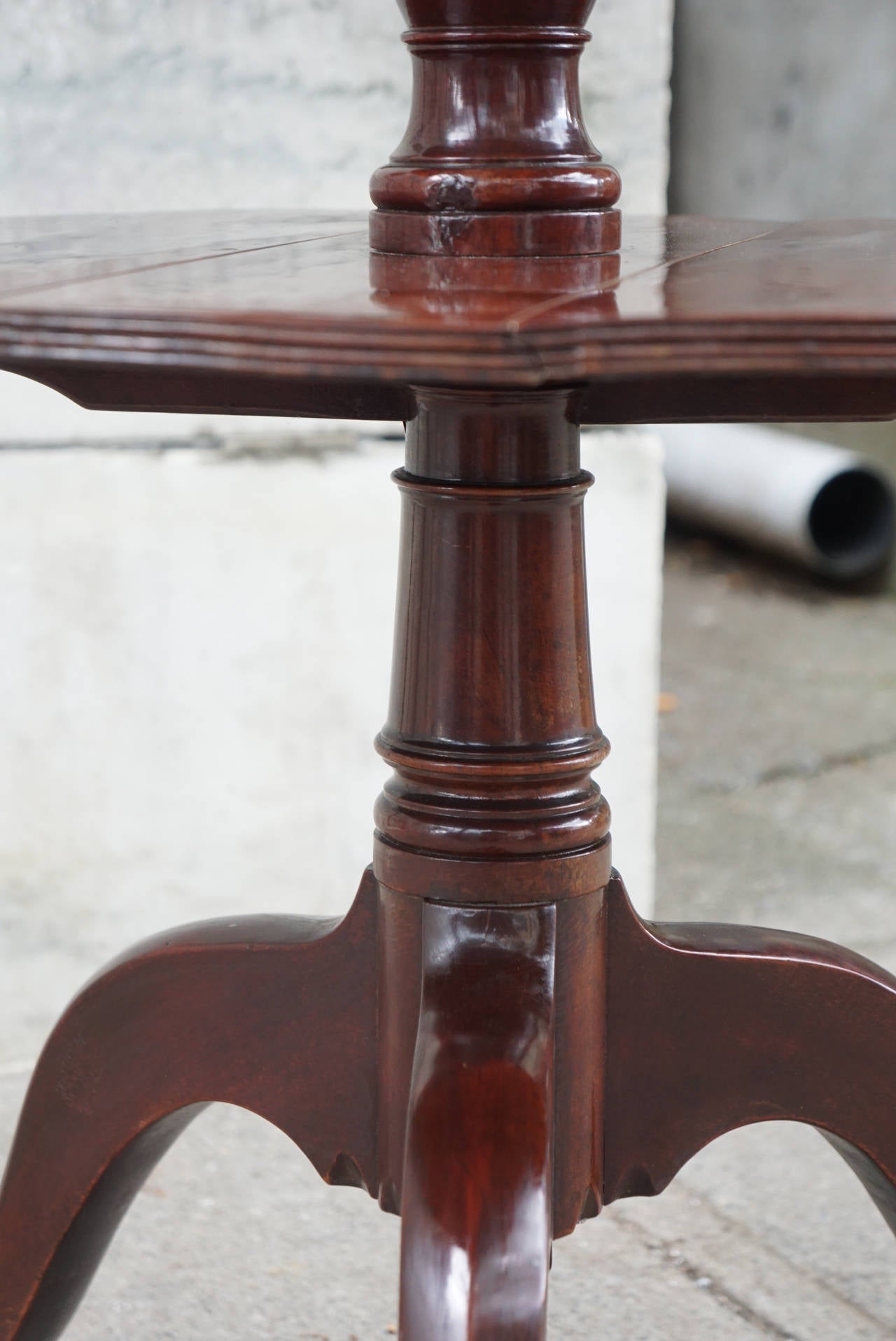 18th Century Period George III Mahogany Two-Tiered Dumb Waiter For Sale
