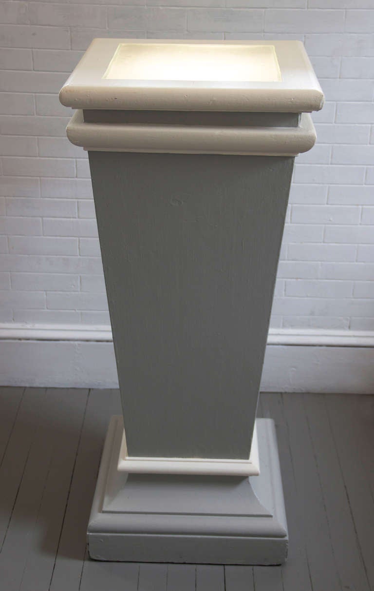 Pair Illuminated Pedestals In Excellent Condition For Sale In Hudson, NY