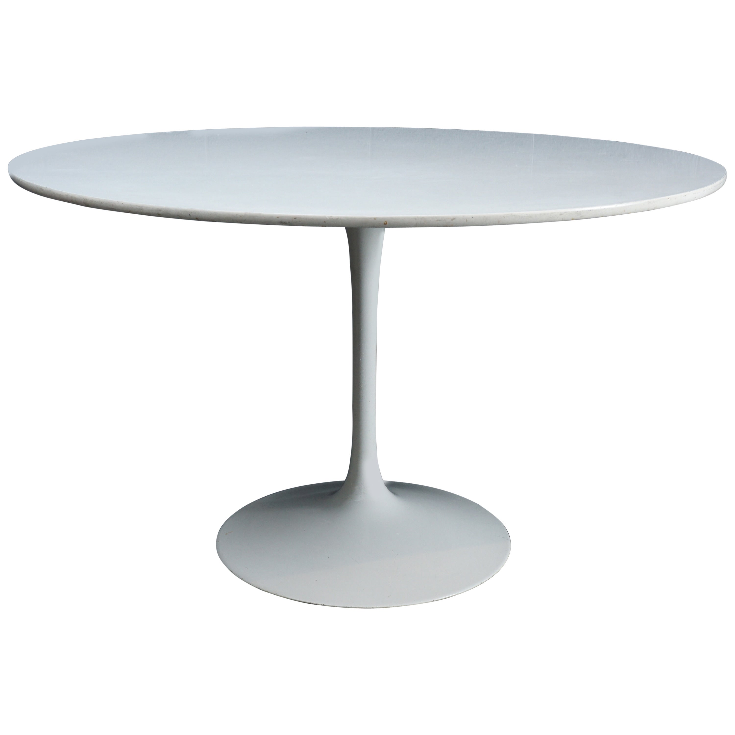 Large Circular "Eero Saarinen" Style Dining Table For Sale