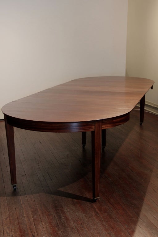 20th Century Hepplewhite Style Dining Table with Six Leaves