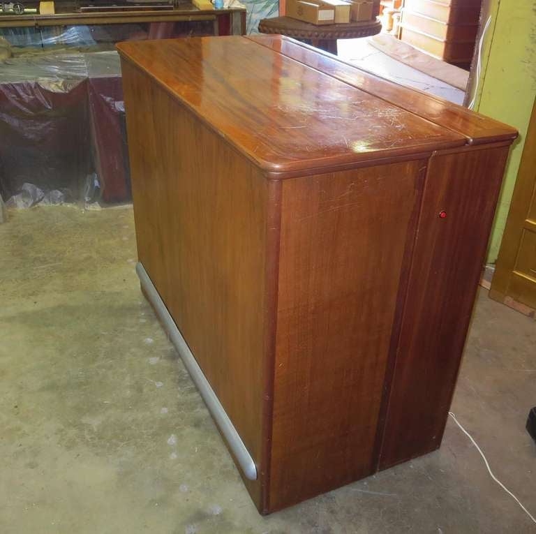 Mid-20th Century Electric Mechanical Art Deco Yacht Bar For Sale