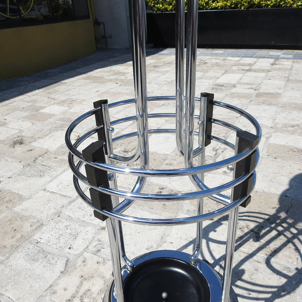 Art Deco Chrome and Bakelite Champagne Bucket or Plant Stand In Good Condition In North Hollywood, CA