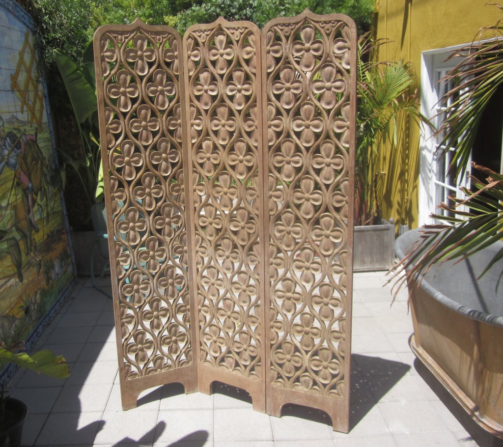 Asian Influenced Carved Mahogany Screen In Good Condition For Sale In North Hollywood, CA