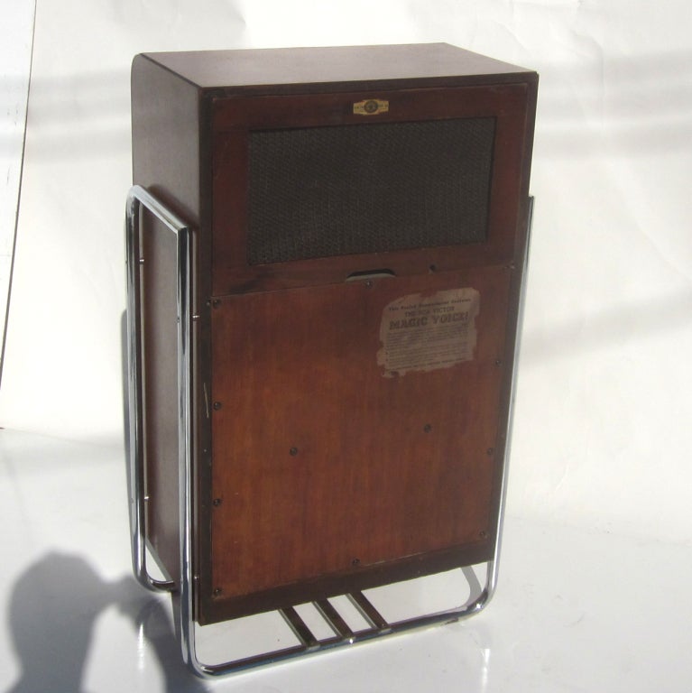 John Vassos Designed RCA Model 9K10 Art Deco Radio For Sale 1