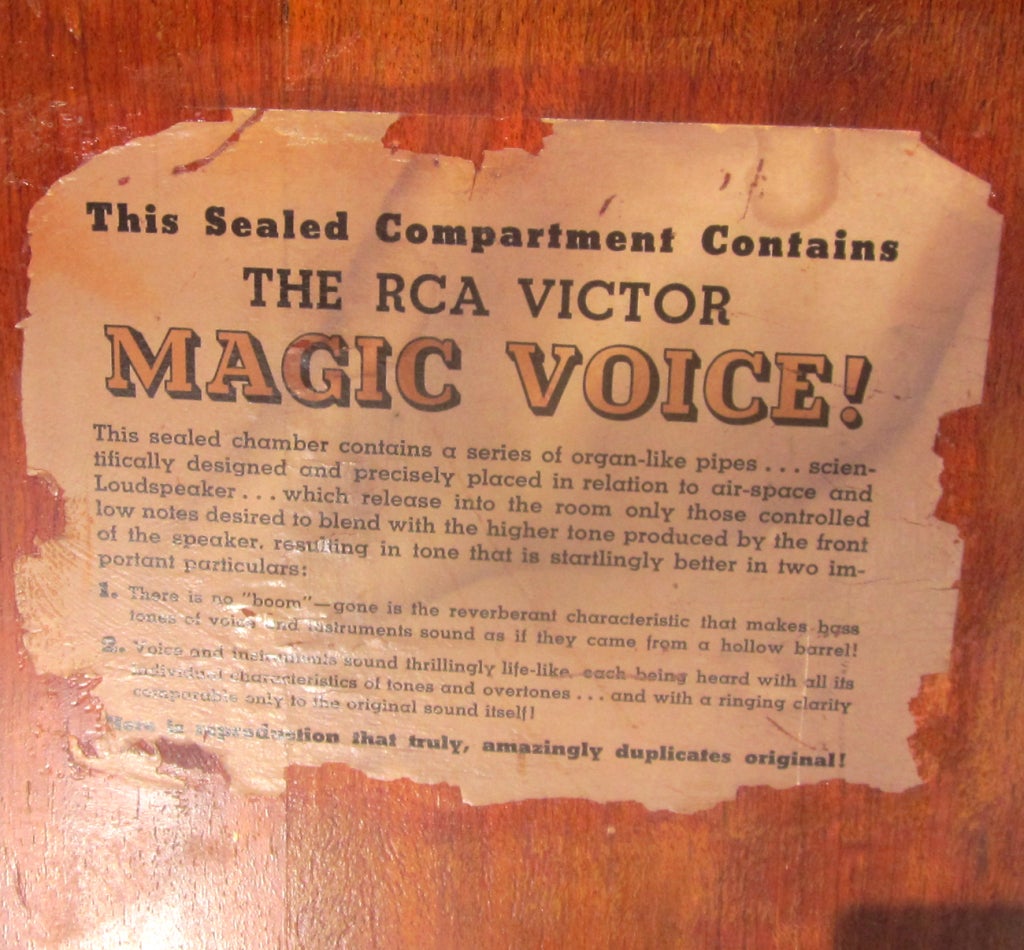 John Vassos Designed RCA Model 9K10 Art Deco Radio For Sale 2