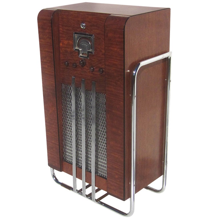 John Vassos Designed RCA Model 9K10 Art Deco Radio For Sale