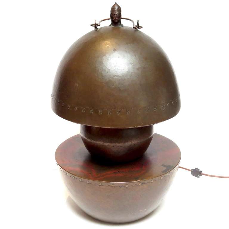 Stylized Hammered Copper Lamp in the Manner of Dirk Van Erp In Good Condition In North Hollywood, CA