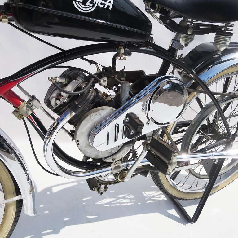Schwinn - Bicyclette Phantom noire à moteur, années 1950 1