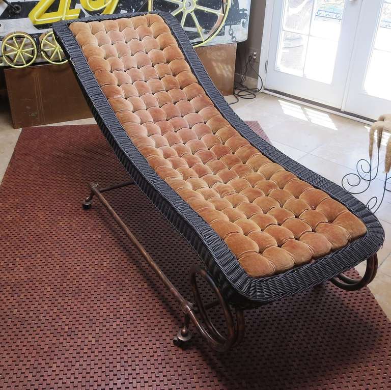 American 1920s Chaise in Wicker, Velvet and Copper