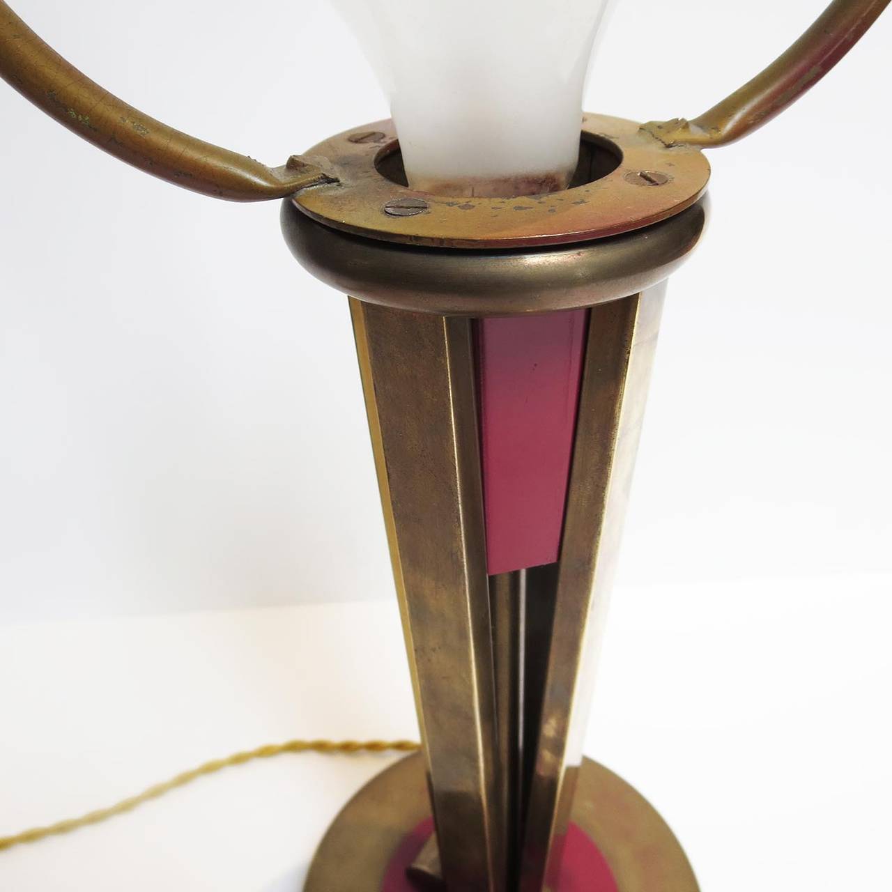 Mid-20th Century Stylish French Art Deco Table Lamp in Brass and Enamel