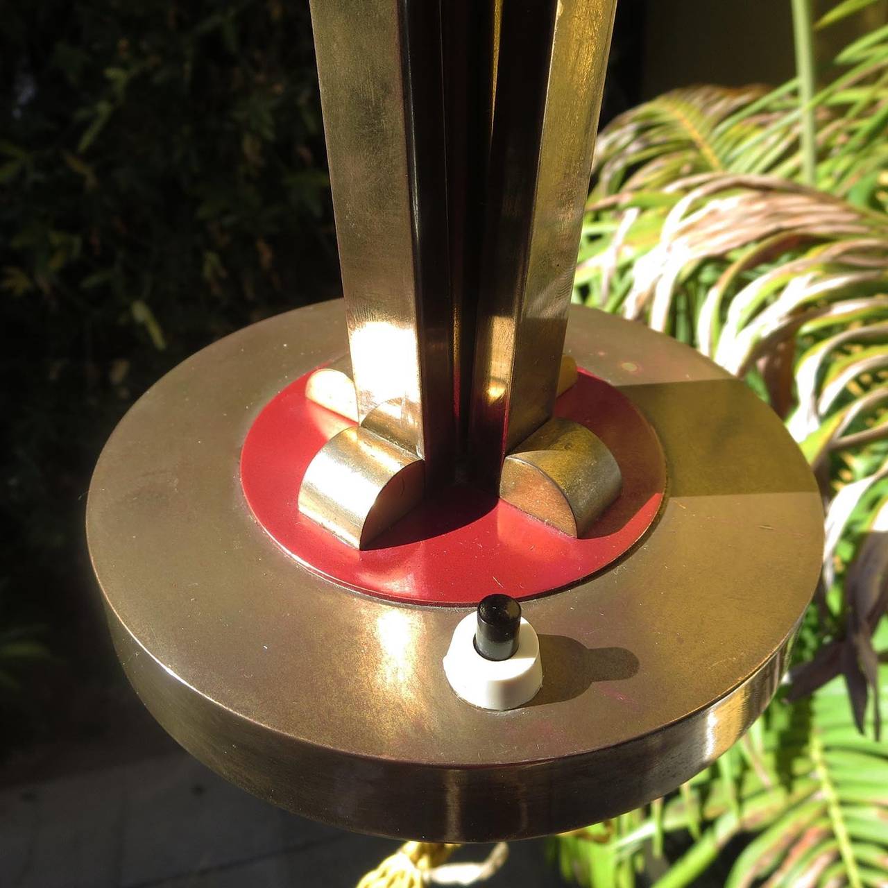 Stylish French Art Deco Table Lamp in Brass and Enamel 2