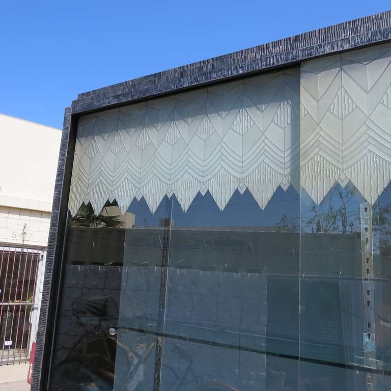Art Deco Showcase with Lalique Glass Doors In Good Condition For Sale In North Hollywood, CA