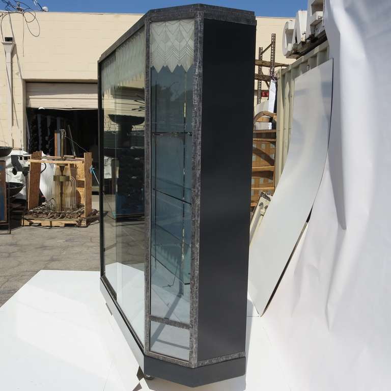 Art Deco Showcase with Lalique Glass Doors For Sale 2