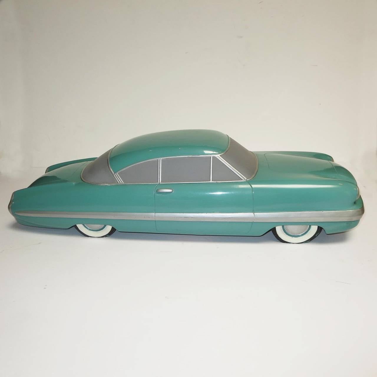 Mid-Century Modern 1953 Ford Motor Company Concept Paint Model