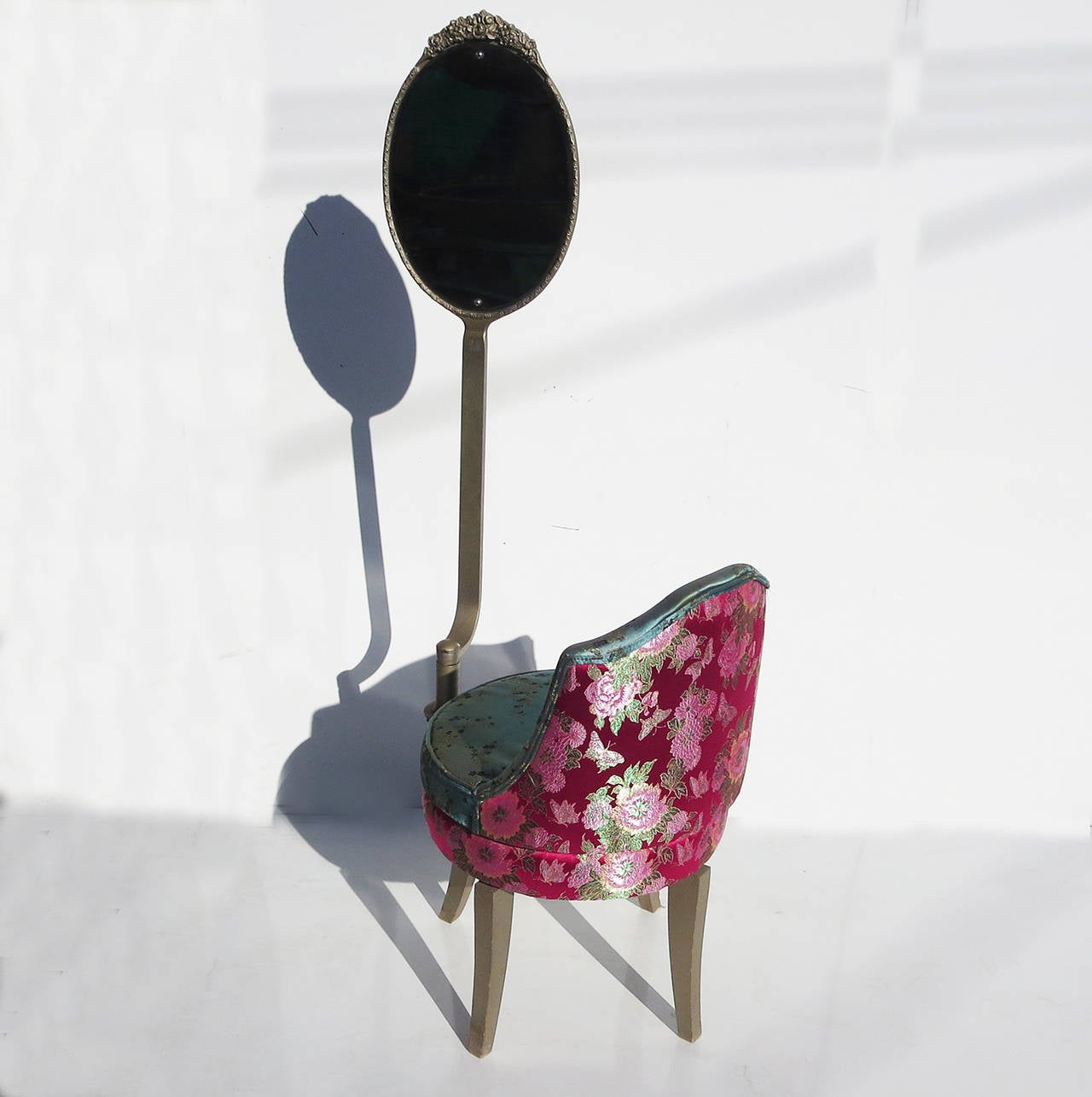 American Charming Vanity Seat with Mechanical Rotating Mirror