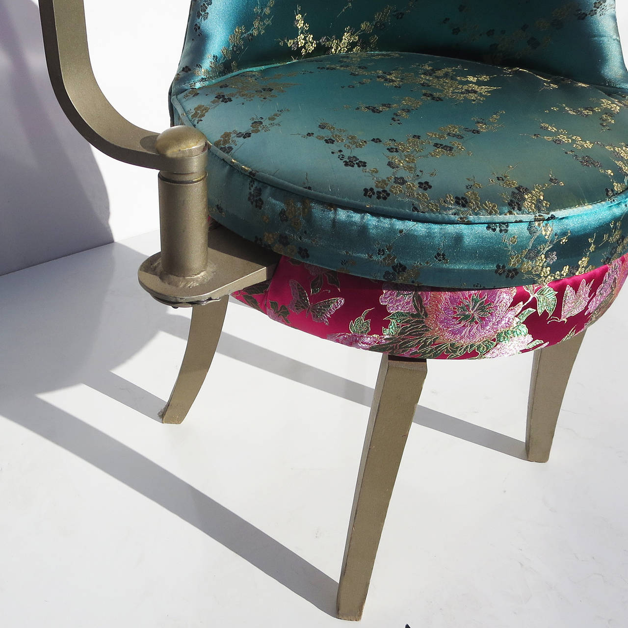 Charming Vanity Seat with Mechanical Rotating Mirror 1