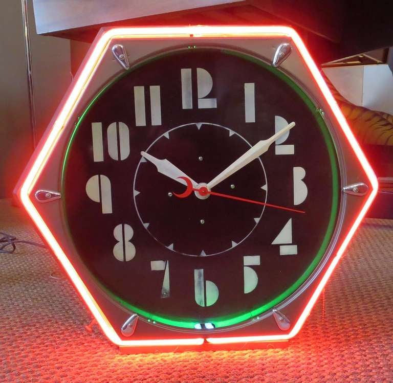 One of our favorite neon clocks of the period is this Art Deco version from the Electric Neon Clock Company of Lima, Ohio. The numbers are as stylized as one could get, while still being legible! A warm glow of green neon lights the face, while a