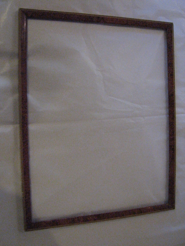 BURL WOOD FRAME EARLY 1900'S
interior measurements 16 5/8'' x 13''