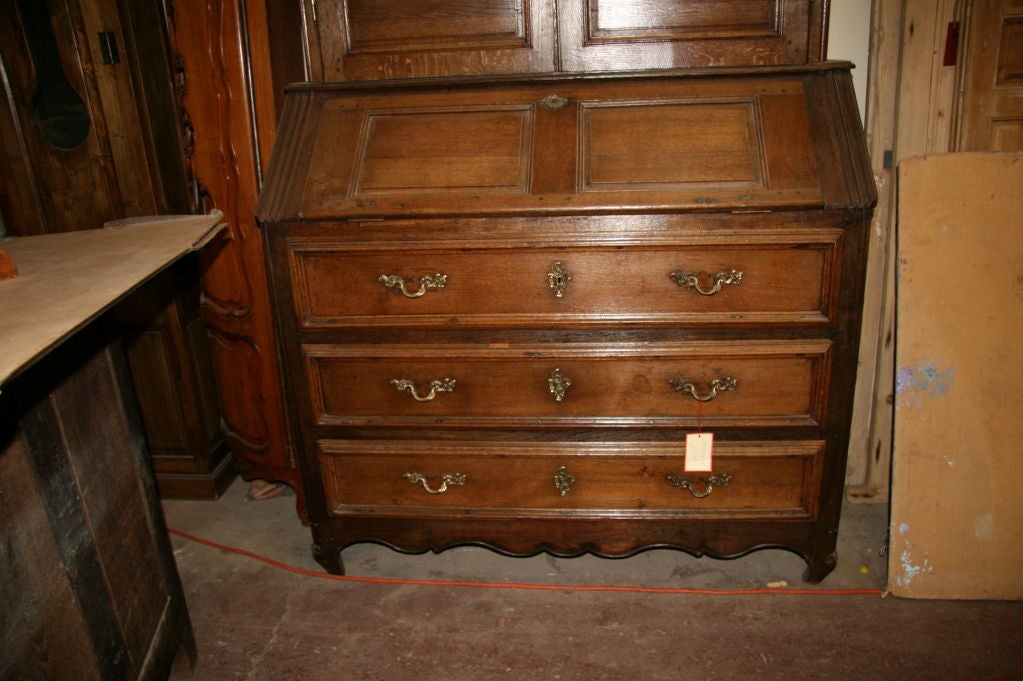 Rare 18th century Louis XV, French oak desk (bibliotheque, secretary, secretaire a abattant)
Writing height 38''.