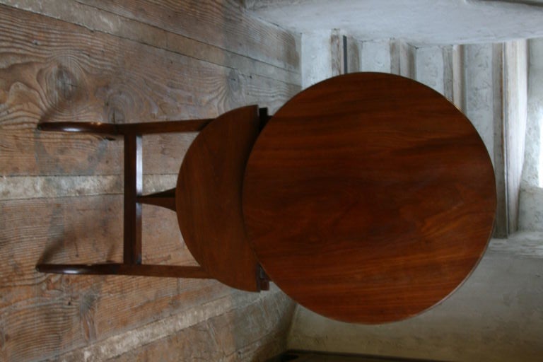 Rare petit, 19th century, French.
Mahogany drop-leaf table.
Closing our business