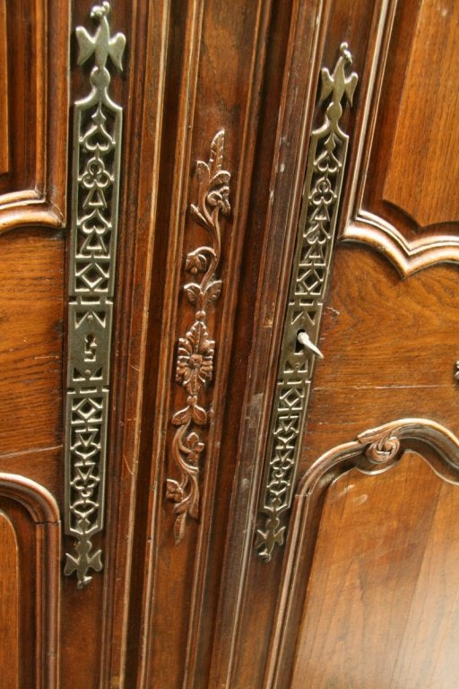 18th Century French Oak Armoire In Excellent Condition In San Francisco, CA