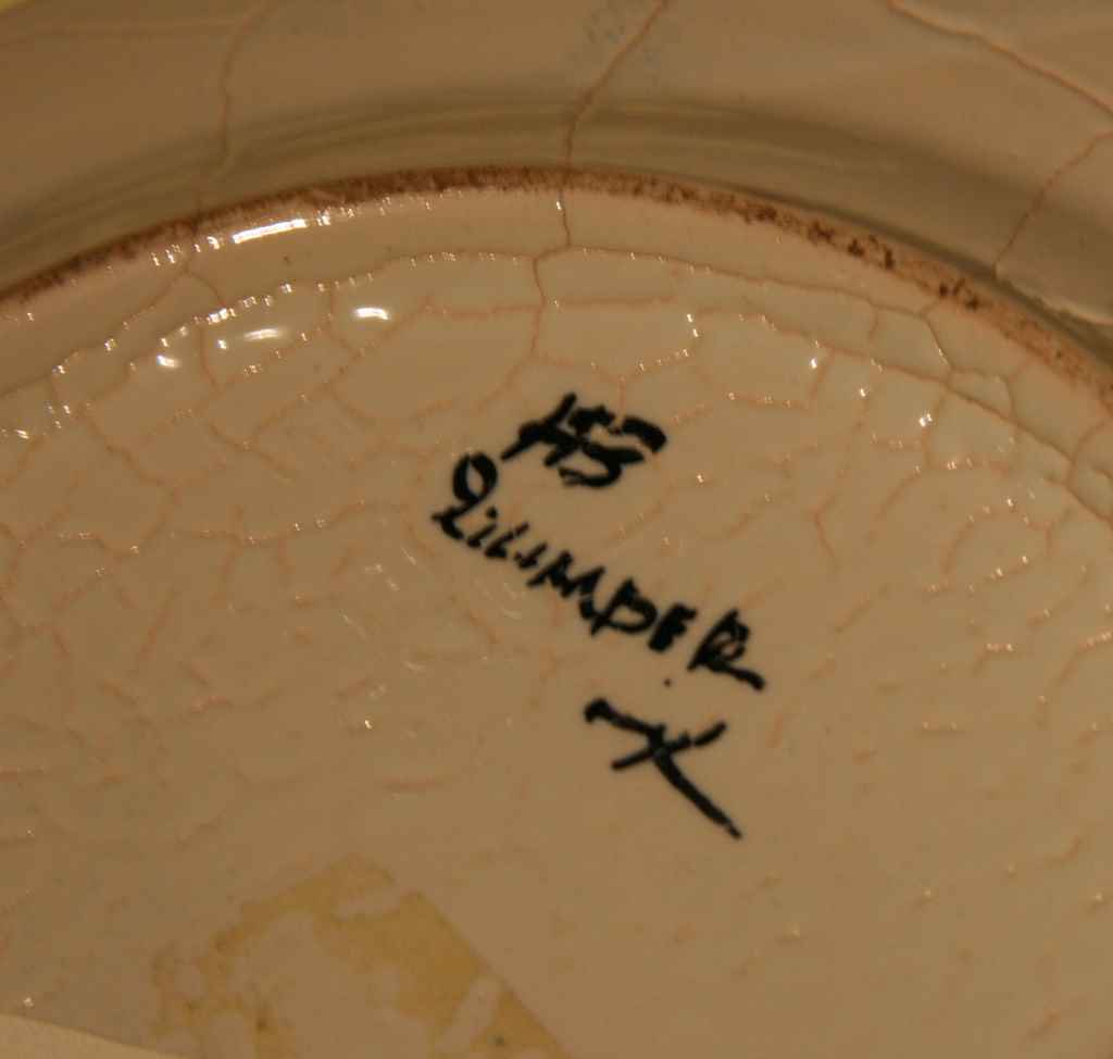 HB Quimper plate top rim is not a flaw but a shadow.
 