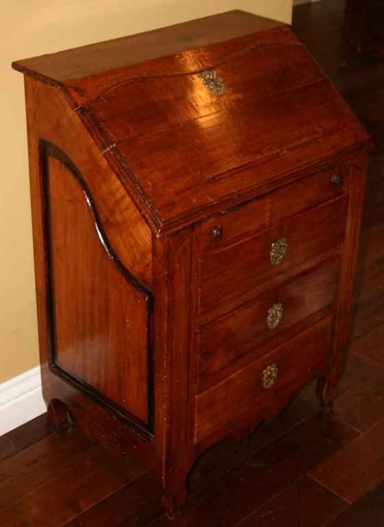 Petite 18th century cherry French desk. Has secret drawer.
Great by bed or sofa etc..
(secretaire a abattant, secretary, side table).