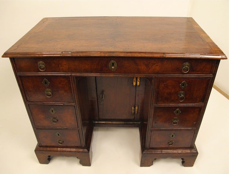 Handsome walnut dressing table or desk with old beautiful patina. England, late 17th to early 18th century.