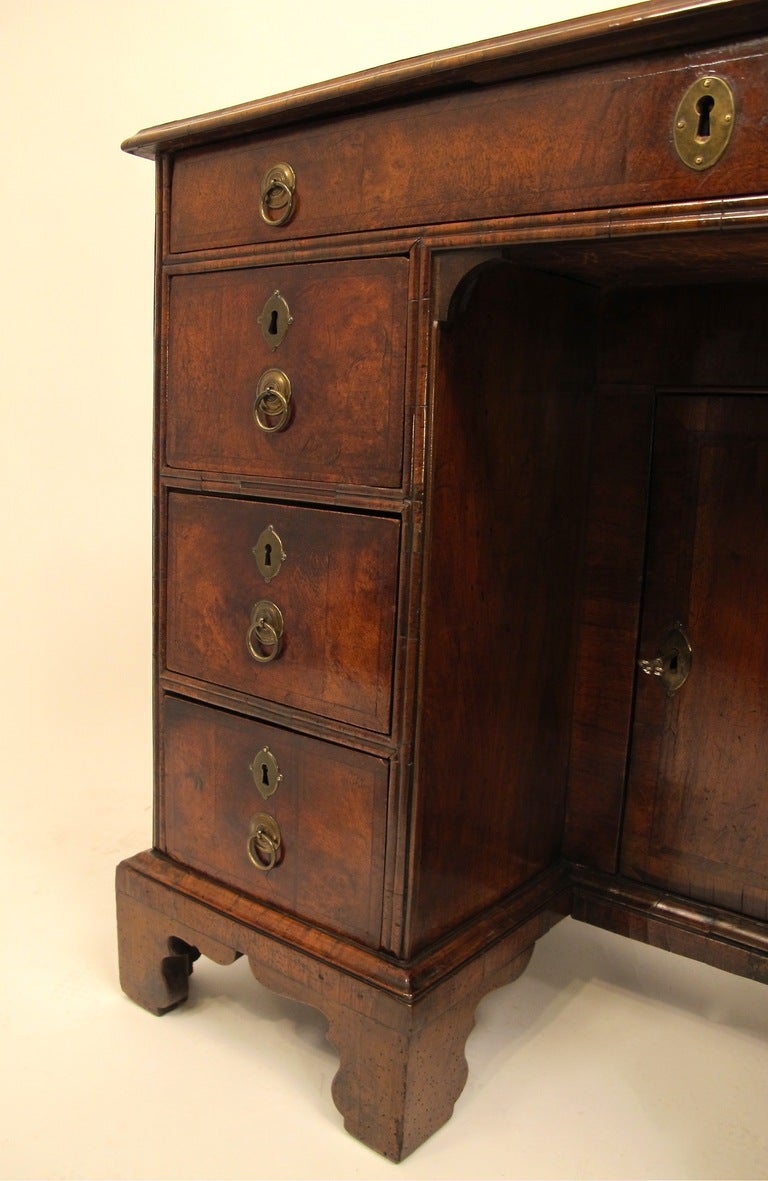 British 18th Century English Walnut Desk Dressing Table For Sale