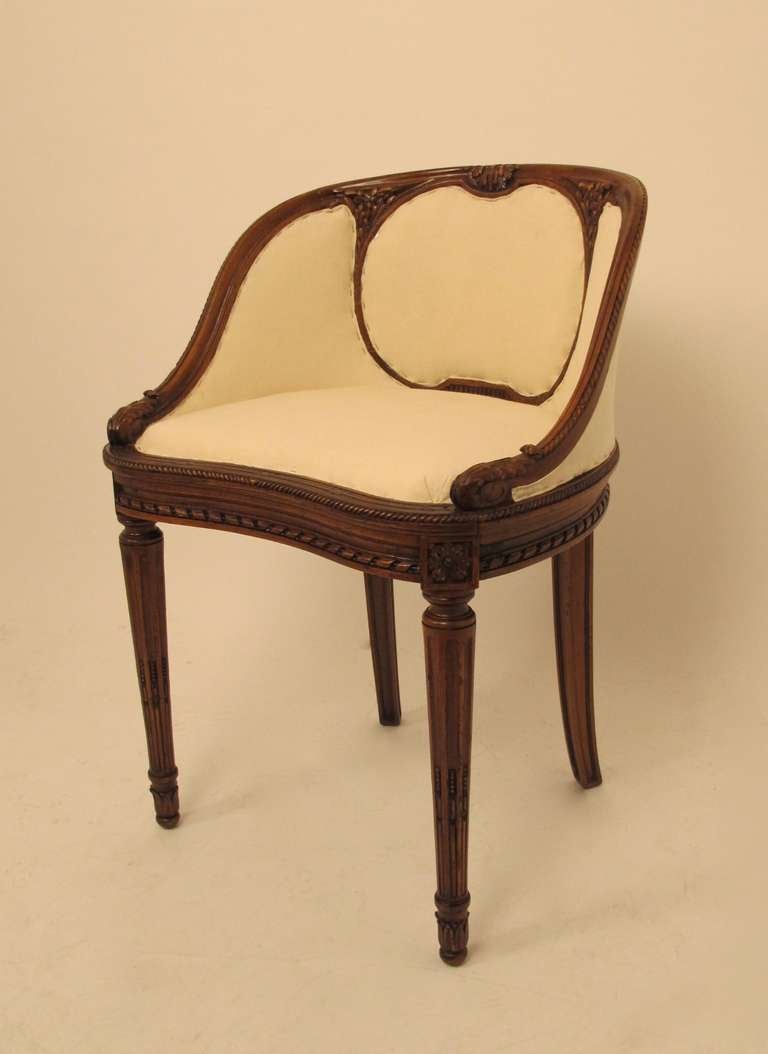 Curved Back Vanity Or Dressing Table Chair In Excellent Condition In San Francisco, CA